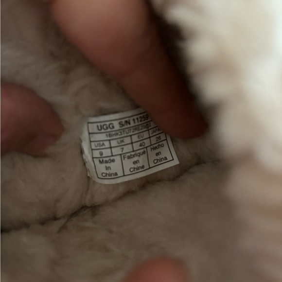 UGG | Classic Ugg Gem Mini Boots In Black NEW Size9 - Picture 2 of 5